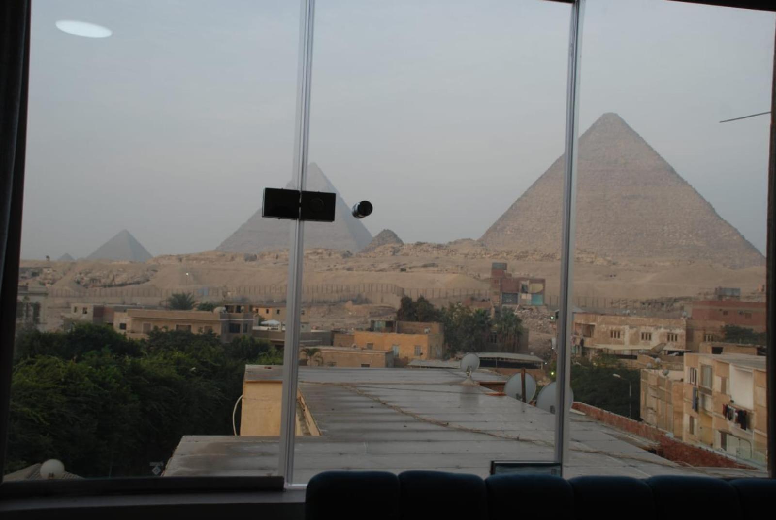 Pyramids Show Hotel Kafret el-Gabal Exterior foto